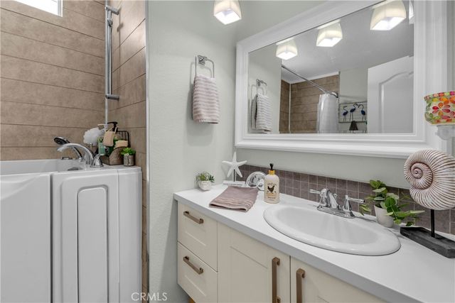 25 Diamond E 25, Palm Desert, CA 92260