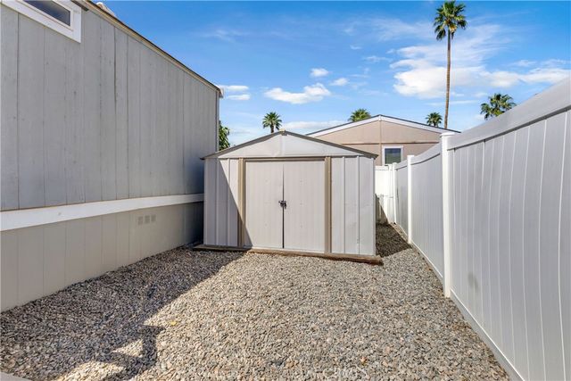 25 Diamond E 25, Palm Desert, CA 92260