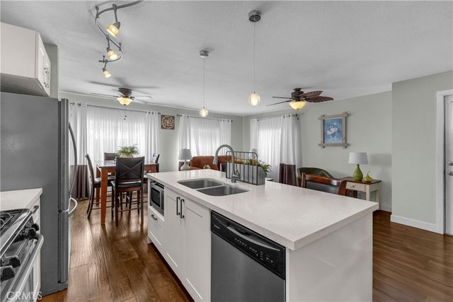 25 Diamond E 25, Palm Desert, CA 92260