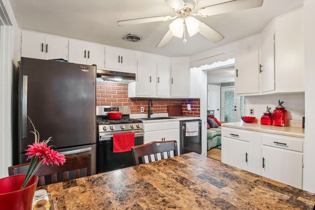 4552 W 89th Street, Hometown, IL 60456