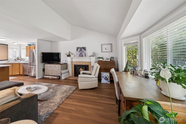 5823 5825 186th Avenue Ct E, Lake Tapps, WA 98391