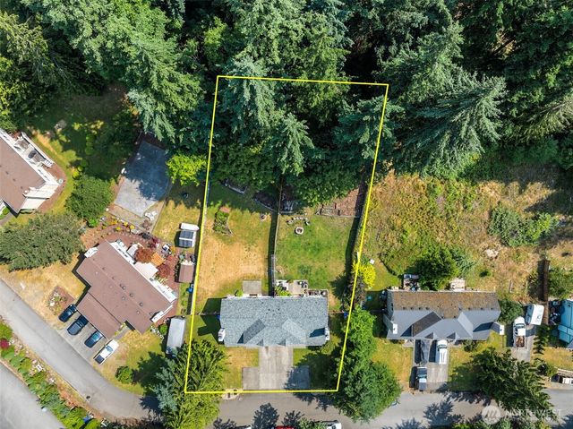 5823 5825 186th Avenue Ct E, Lake Tapps, WA 98391