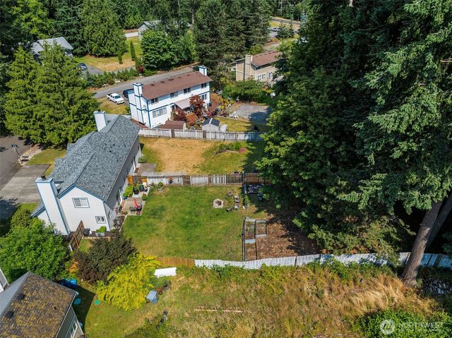 5823 5825 186th Avenue Ct E, Lake Tapps, WA 98391