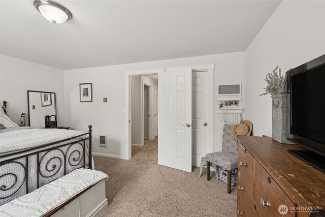 5823 5825 186th Avenue Ct E, Lake Tapps, WA 98391