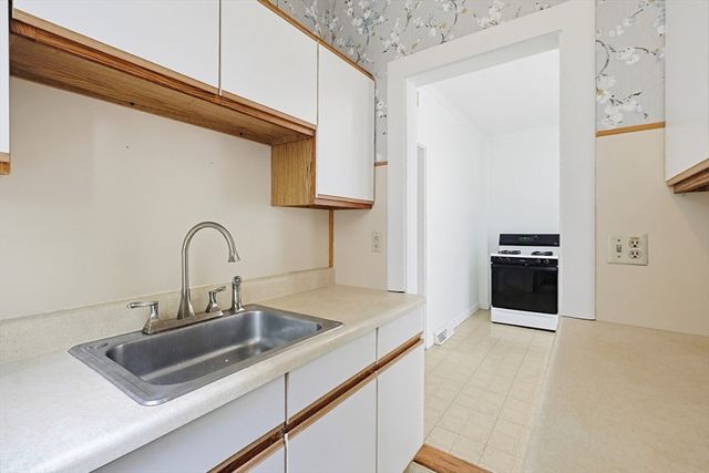 32 Stone Ave, Somerville, MA 02143