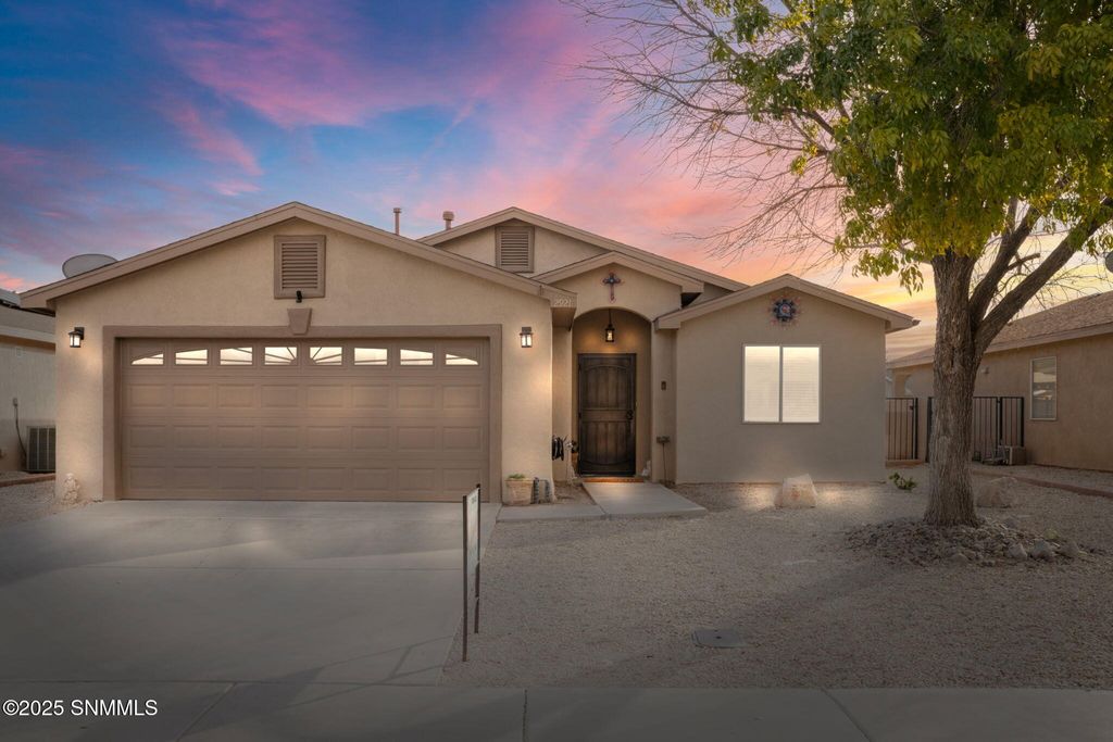 2921 San Miguel Court, Las Cruces, NM 88007