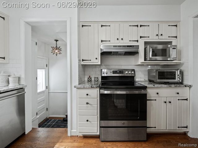 1646 S Bates Street, Birmingham, MI 48009