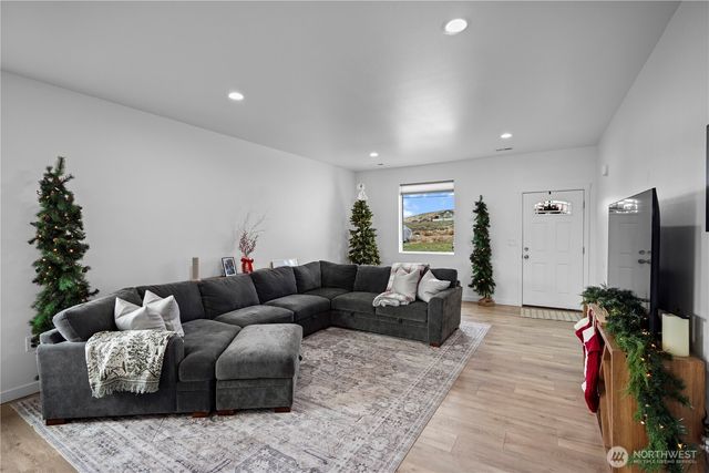 627 NE 3rd Avenue, Soap Lake, WA 98851