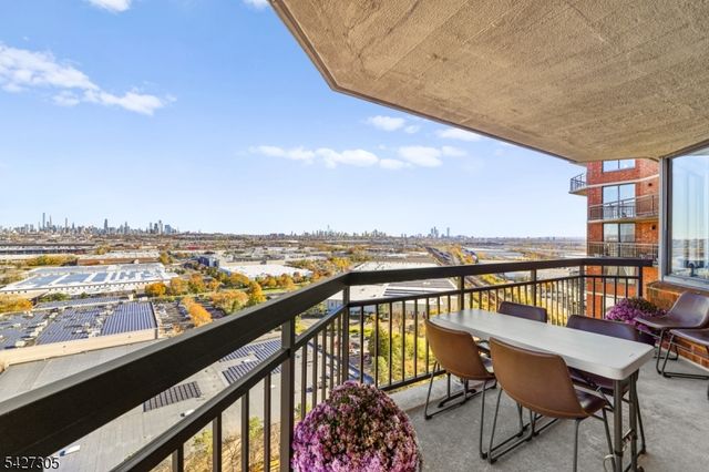 2005 Harmon Cove Tower, Secaucus Town, NJ 07094