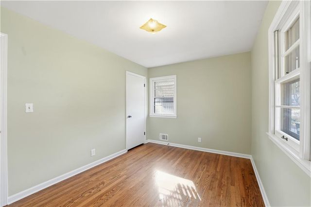 311 NE Arlington Circle, Lee's Summit, MO 64063