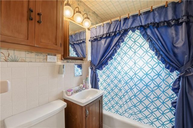 311 NE Arlington Circle, Lee's Summit, MO 64063