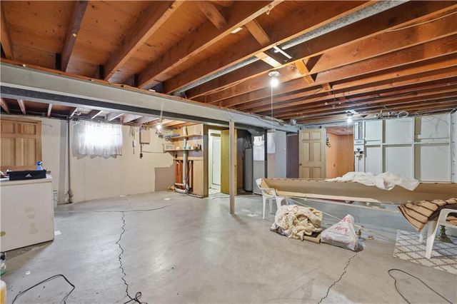 311 NE Arlington Circle, Lee's Summit, MO 64063