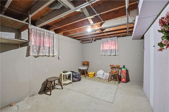 311 NE Arlington Circle, Lee's Summit, MO 64063