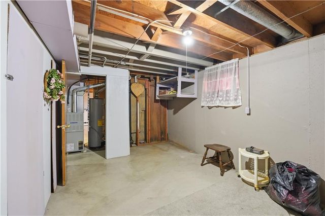 311 NE Arlington Circle, Lee's Summit, MO 64063