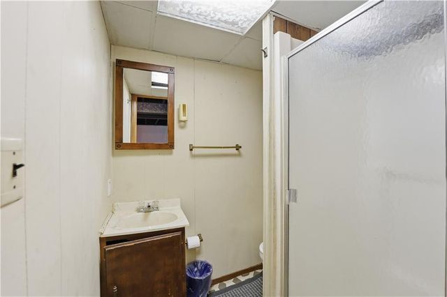 311 NE Arlington Circle, Lee's Summit, MO 64063