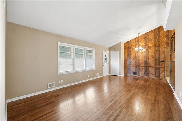 311 NE Arlington Circle, Lee's Summit, MO 64063