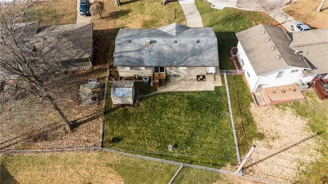 311 NE Arlington Circle, Lee's Summit, MO 64063