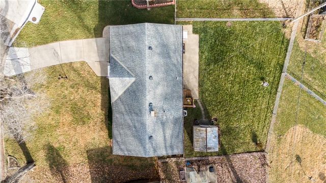 311 NE Arlington Circle, Lee's Summit, MO 64063