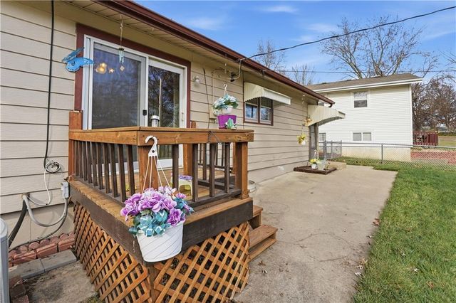 311 NE Arlington Circle, Lee's Summit, MO 64063