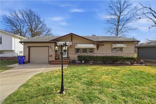 311 NE Arlington Circle, Lee's Summit, MO 64063