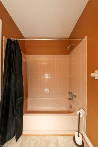2113 Hollins CT, Chesapeake, VA 23320