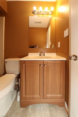 2113 Hollins CT, Chesapeake, VA 23320