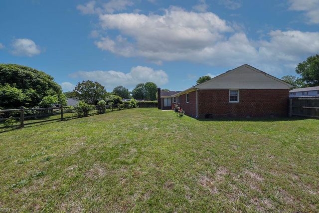2113 Hollins CT, Chesapeake, VA 23320