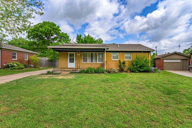 320 Martha Ave, Mulvane, KS 67110