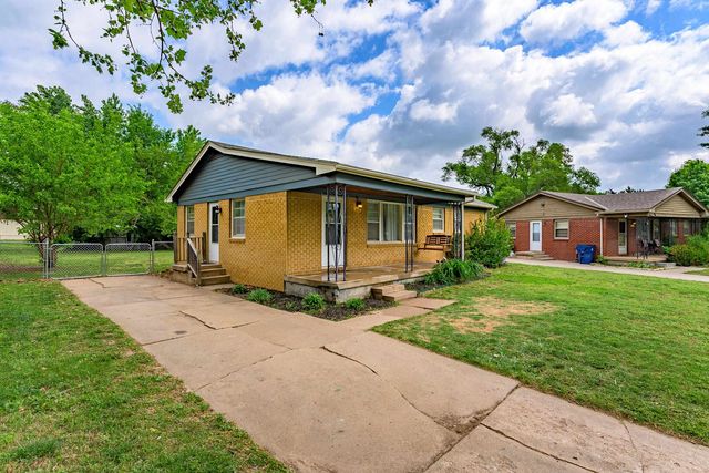 320 Martha Ave, Mulvane, KS 67110
