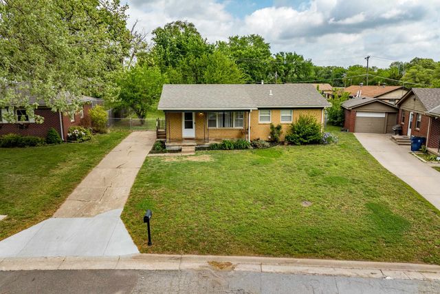 320 Martha Ave, Mulvane, KS 67110