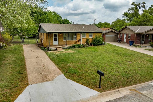 320 Martha Ave, Mulvane, KS 67110