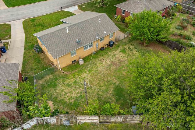 320 Martha Ave, Mulvane, KS 67110