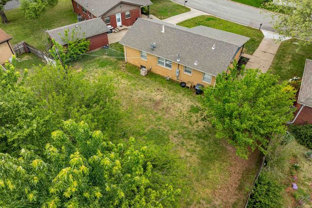 320 Martha Ave, Mulvane, KS 67110