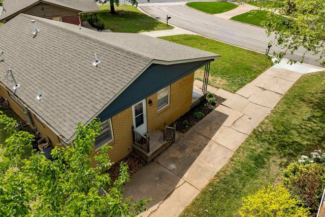 320 Martha Ave, Mulvane, KS 67110