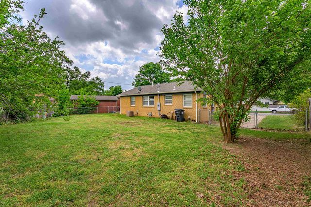 320 Martha Ave, Mulvane, KS 67110
