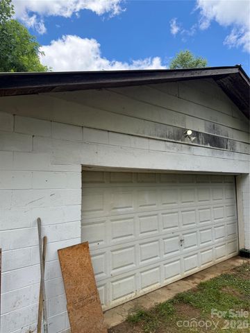 691 Old Balsam Road, Waynesville, NC 28786
