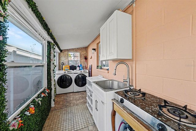 6807 DICKINSON COURT, Tampa, FL 33634