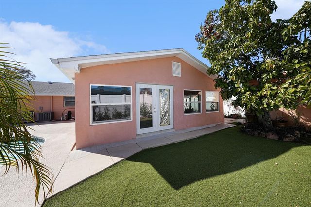 6807 DICKINSON COURT, Tampa, FL 33634