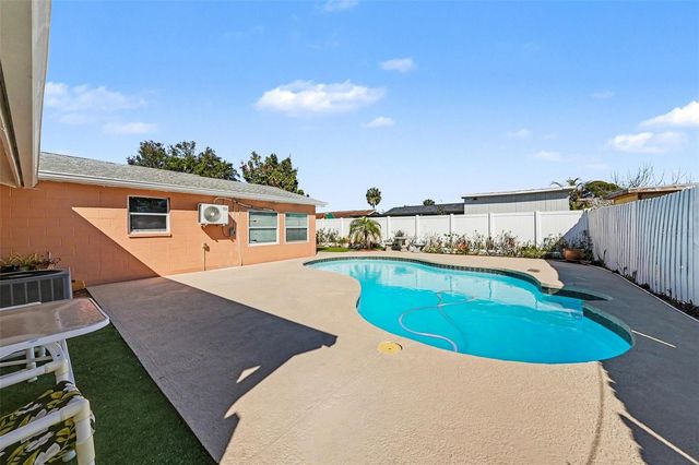 6807 DICKINSON COURT, Tampa, FL 33634