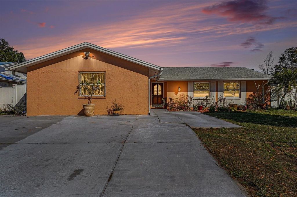 6807 DICKINSON COURT, Tampa, FL 33634