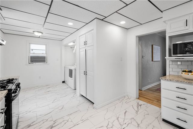 5644 Ollie St, Lincoln Place, PA 15207