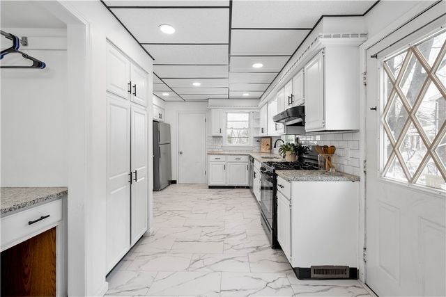 5644 Ollie St, Lincoln Place, PA 15207