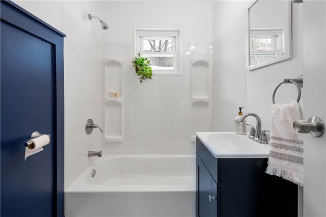 5644 Ollie St, Lincoln Place, PA 15207