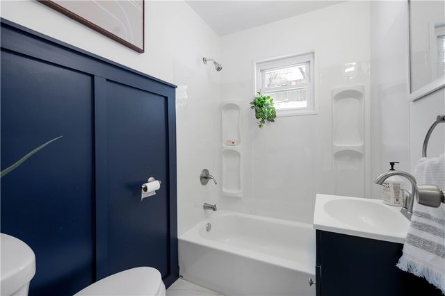 5644 Ollie St, Lincoln Place, PA 15207