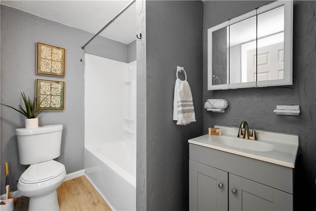 5644 Ollie St, Lincoln Place, PA 15207