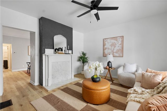 5644 Ollie St, Lincoln Place, PA 15207