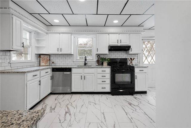 5644 Ollie St, Lincoln Place, PA 15207