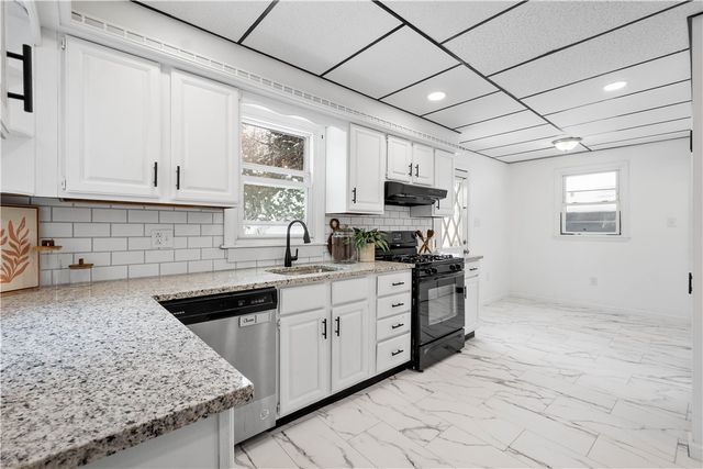 5644 Ollie St, Lincoln Place, PA 15207