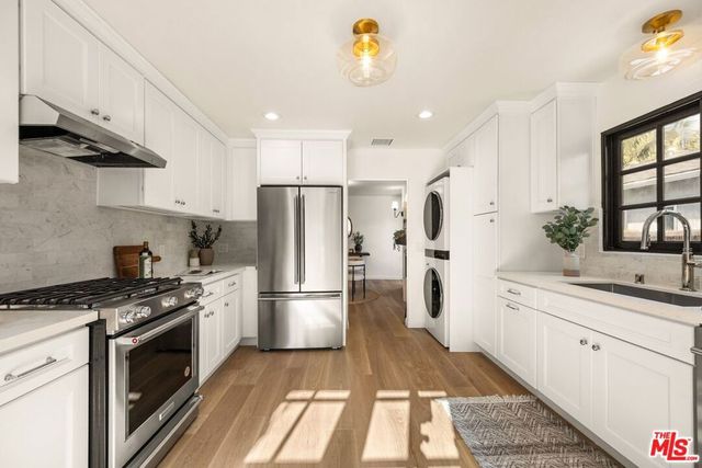 1941 Midvale Avenue, Los Angeles, CA 90025