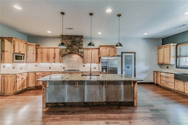1801 SW Palmer Creek, Bentonville, AR 72713